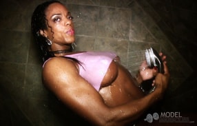 Ebony babe Alexis Ellis time for a shower